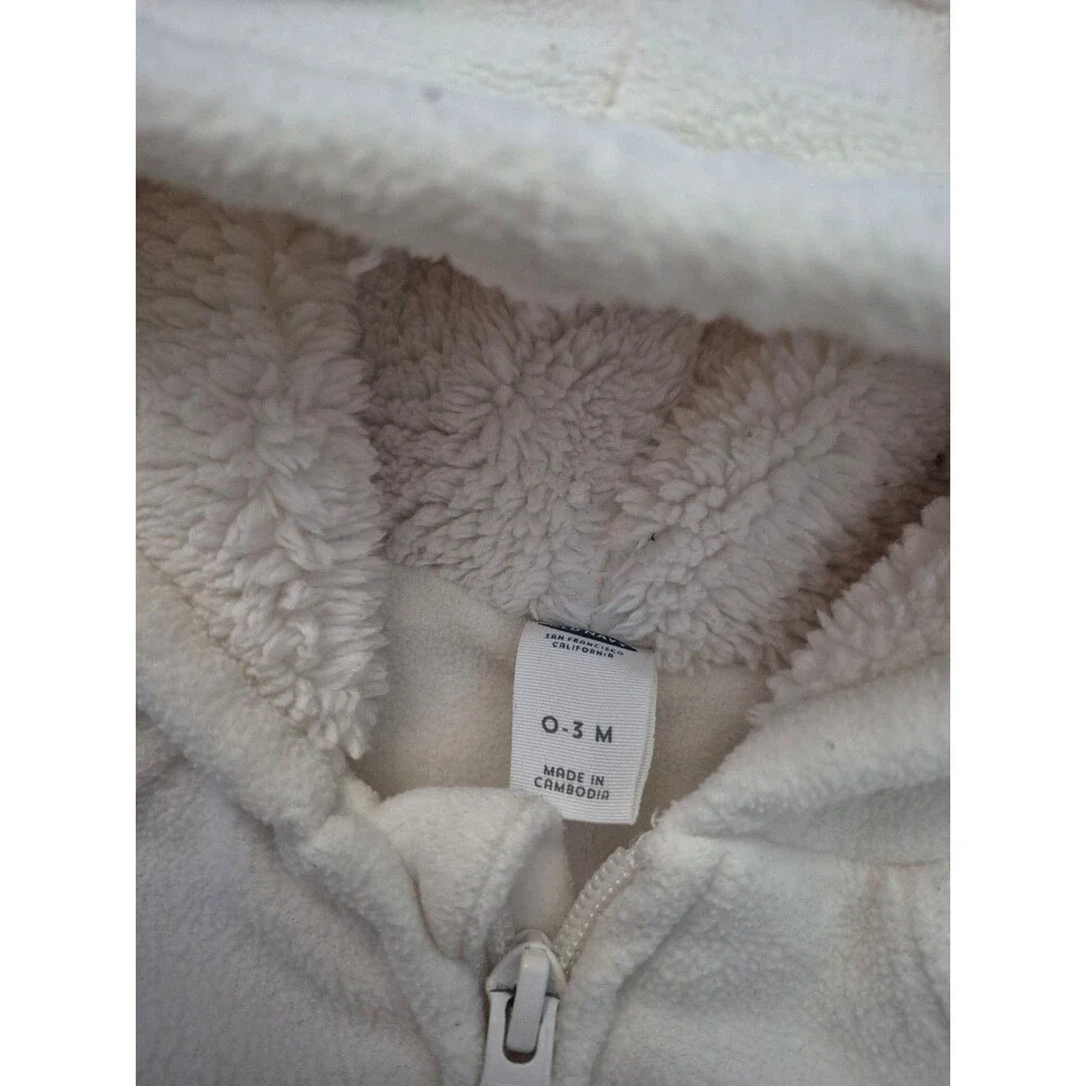 Oldnavy bunting snowsuit size 0-3 months